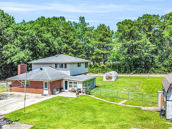 3rd image of 6005 Cypress Dr