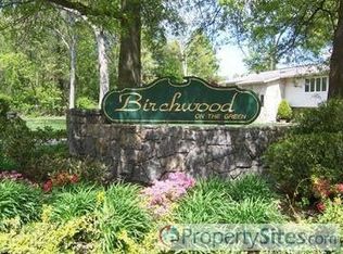 3219 Wilshire Ln, Oakdale, NY 11769