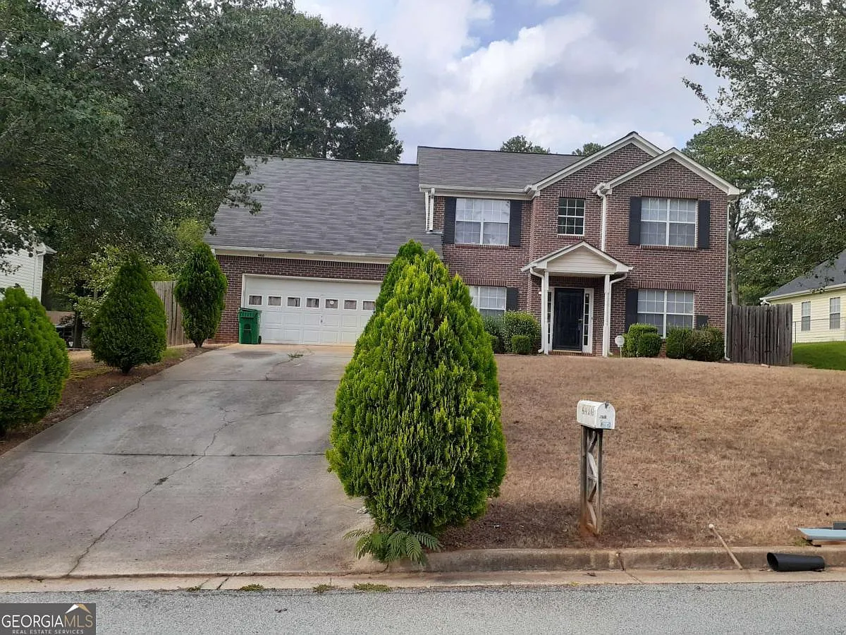 4 bed, 2.5 bath, $2,000 — Photo 1