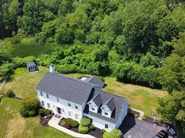 8 Cataumet Ln, West Springfield, MA 01089