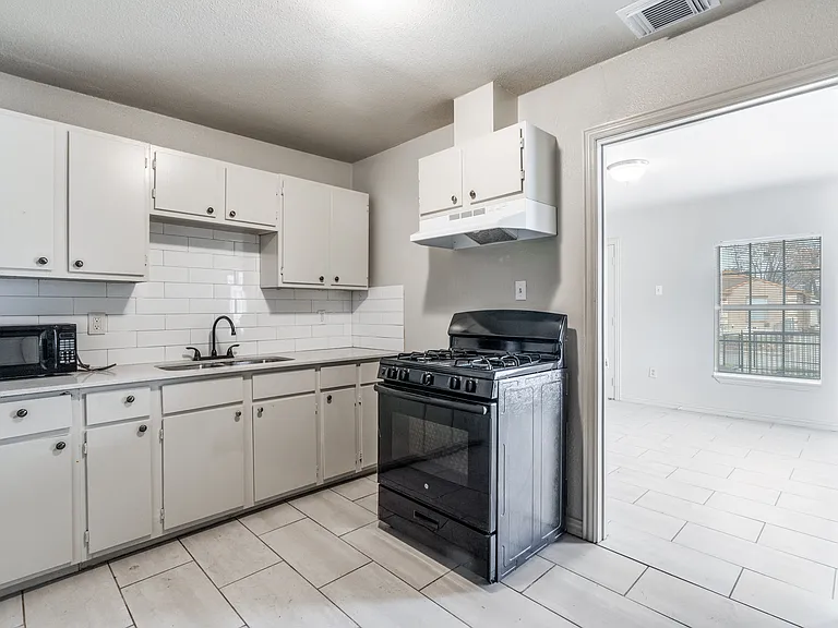 7909 Wanebe Dr #7911 — Photo 6