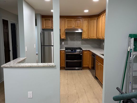 5th image of 4004 Foss Rd NE #102