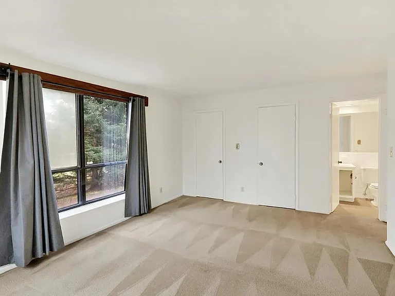 10 Fairway Rd #D — Photo 4