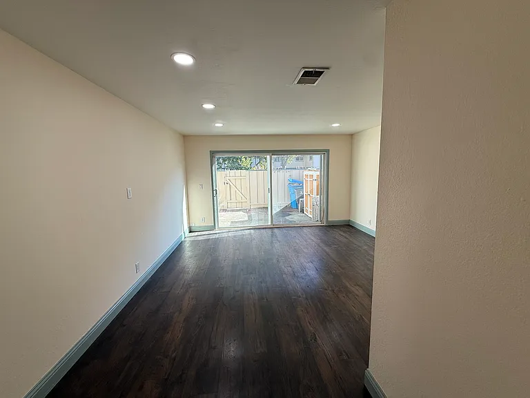1399 Terra Nova Blvd — Photo 2