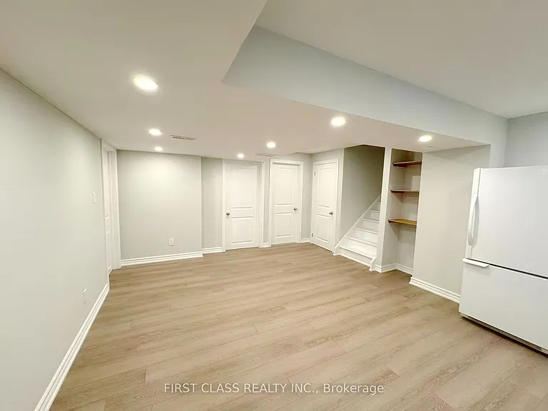 1353 Myron Dr #LOWER — Photo 32