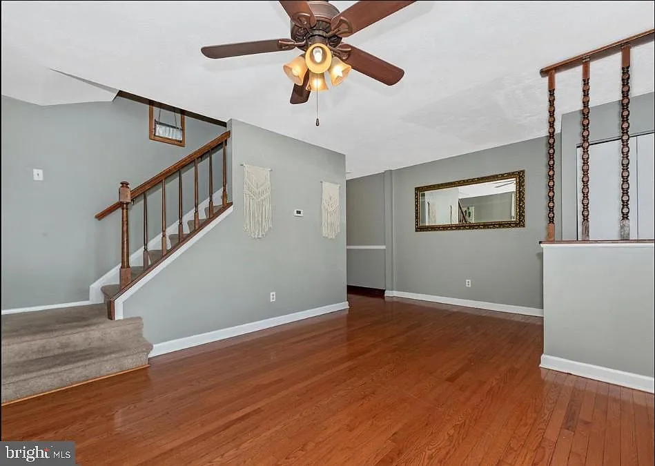 3 bed, 1.5 bath, 1284 sqft, $2,350 — Photo 2