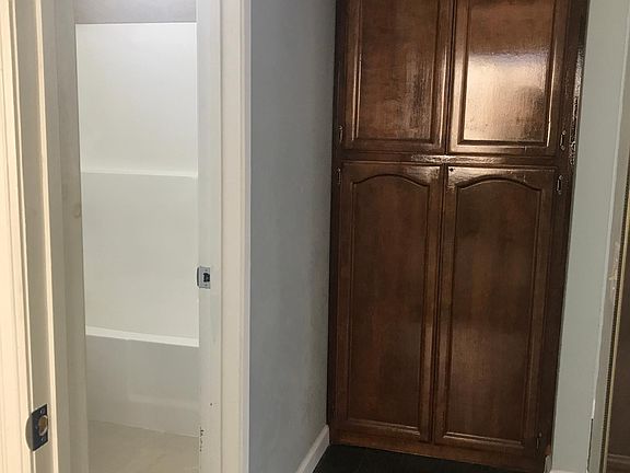 3rd image of 3619 43rd St APT 5