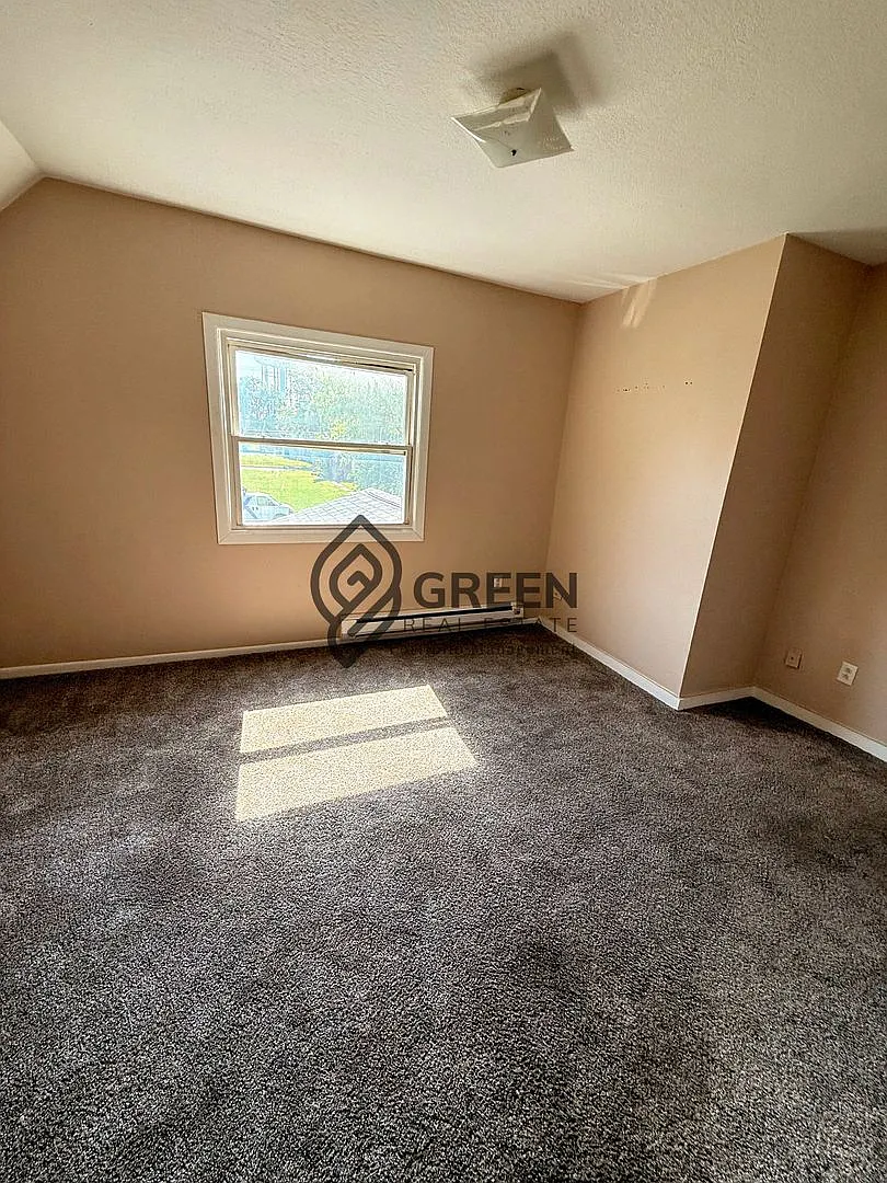 294 N Greenwood Ave — Photo 3