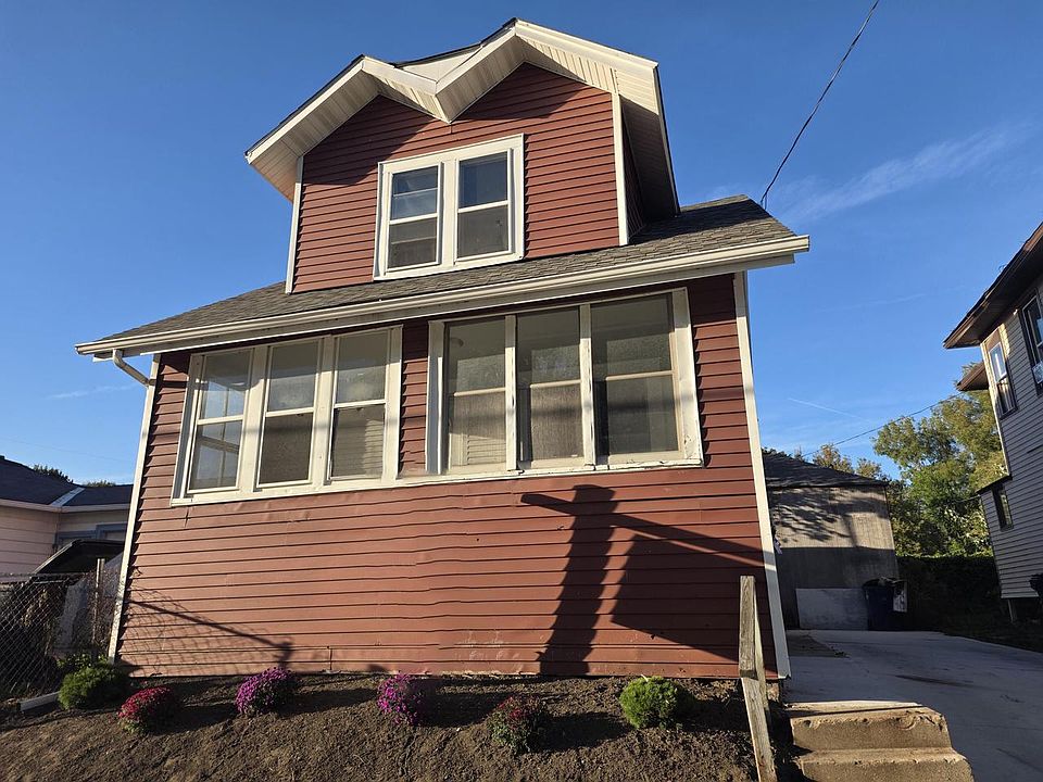 1st image of 922 Hamilton STREET
