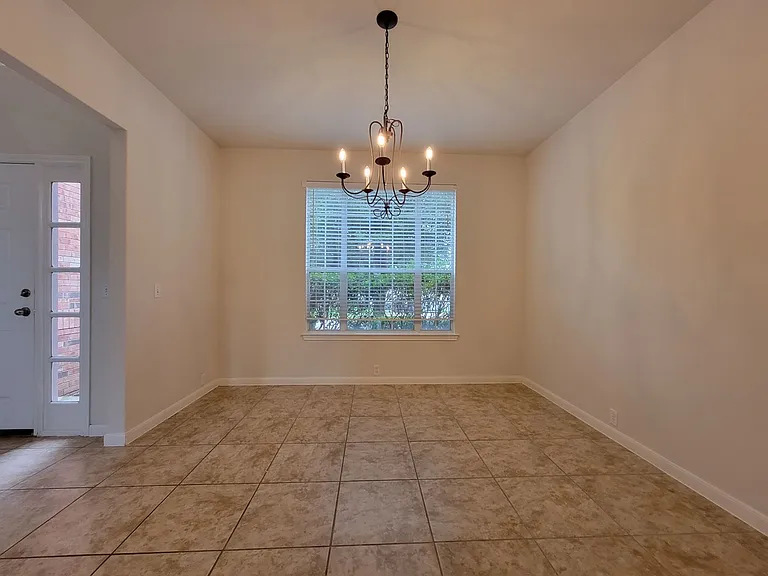 3430 Shiraz Loop — Photo 8