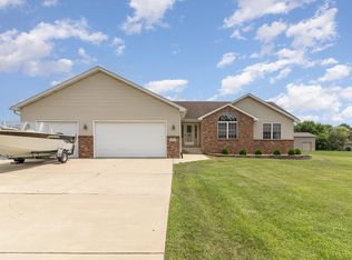 921 Tiller Dr, Valparaiso, IN 46385