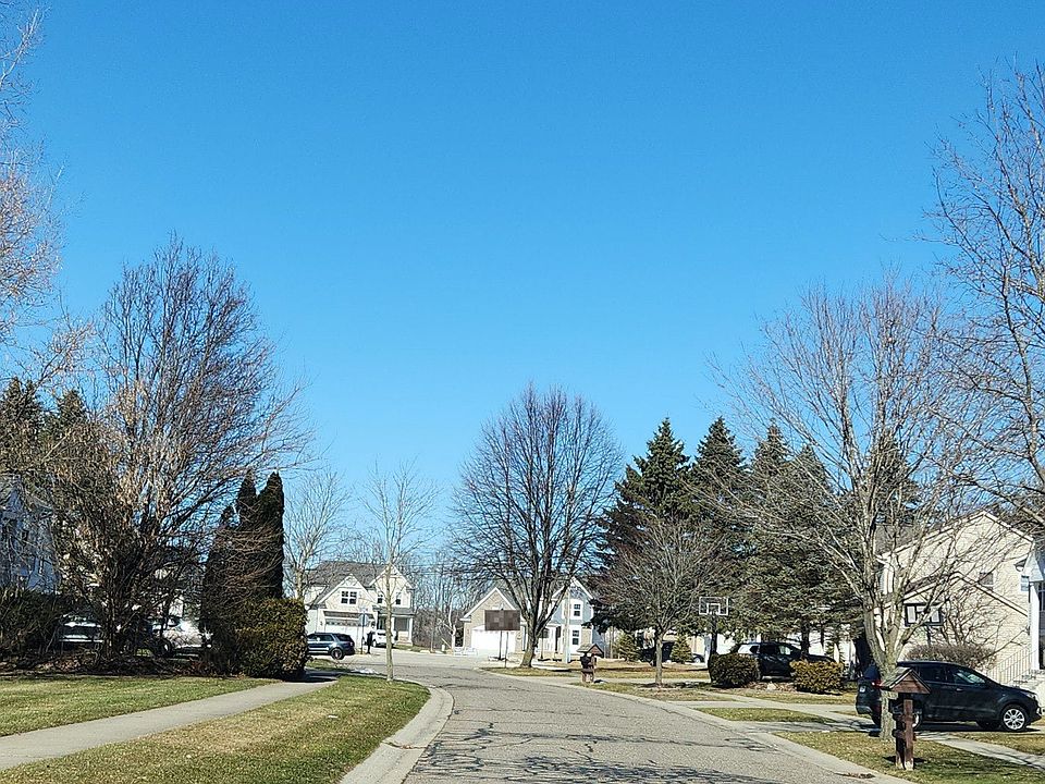 2nd image of 1519 Pond View Dr