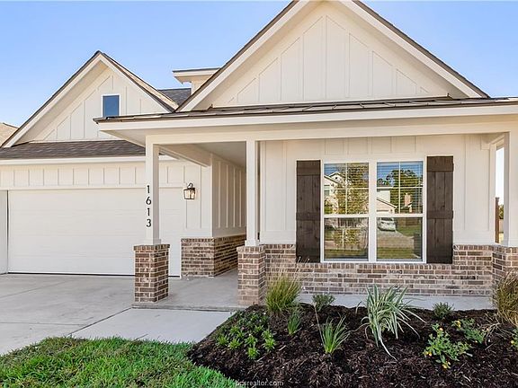 2nd image of 1613 Briscoe Manor Ct