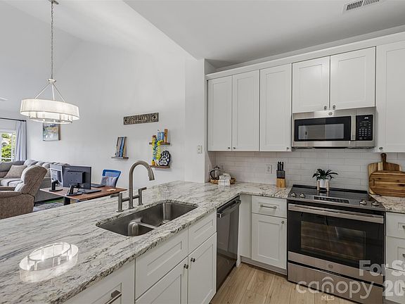 4th image of 18824 Nautical Dr APT 33