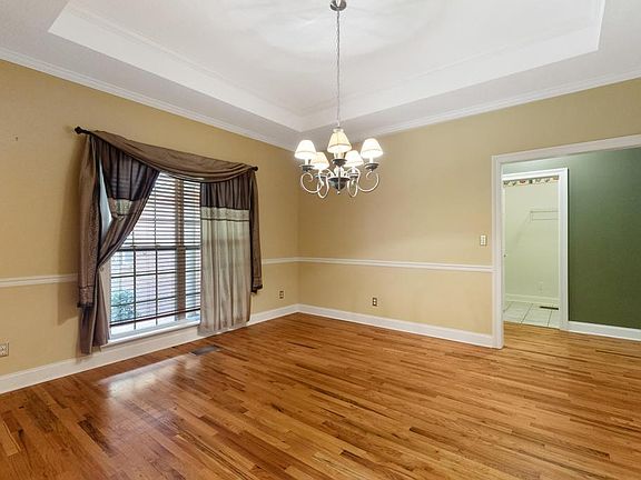 5th image of 23 Briar Wood Dr