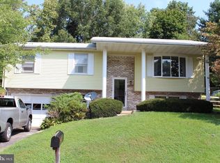 7285 Pommel Dr, Sykesville, MD 21784