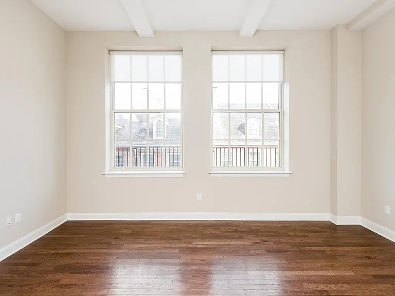 320 Walnut — Photo 6
