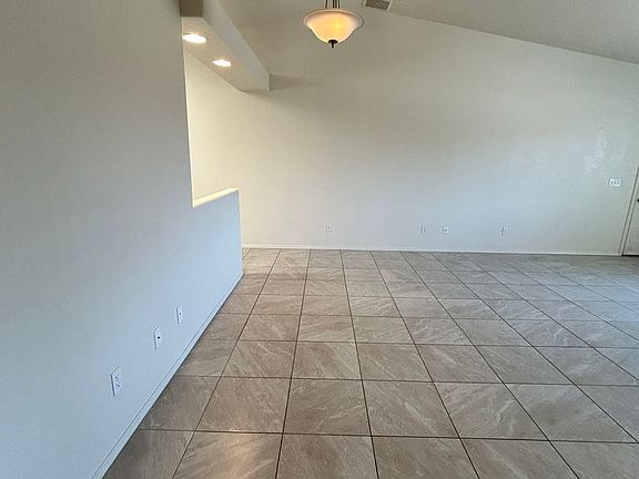 5th image of 3289 Tolteca Dr Unit 102