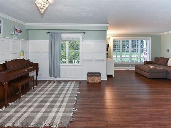 4th image of 4042 Diane Dr