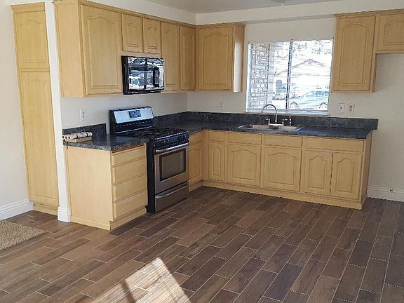 3rd image of 1574 Camelot Dr