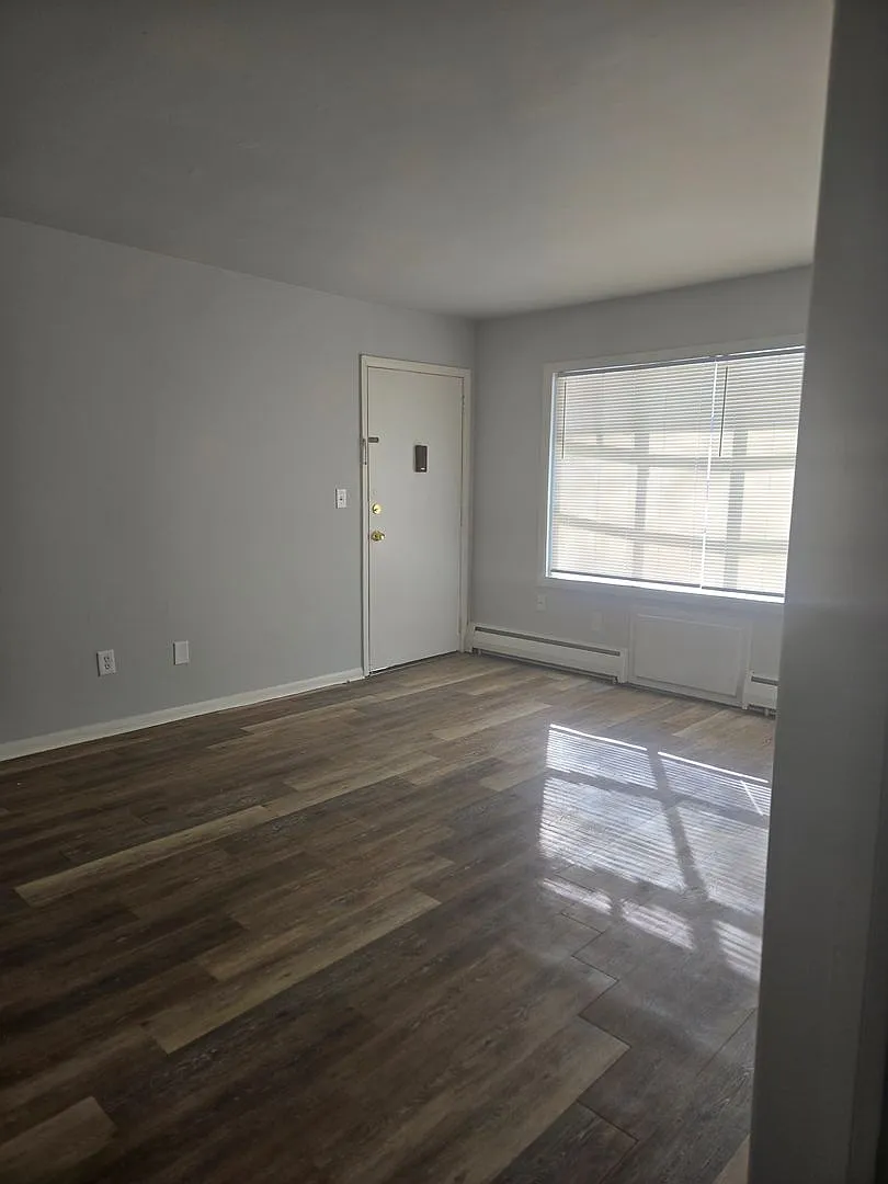 2 bedrooms, 1 bathroom, 1st floor — Photo 2