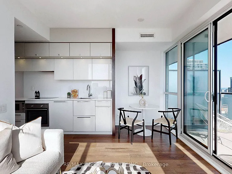 15 Grenville St #2803 — Photo 11