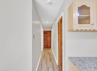 20 Running Brook Ln, Sterling, VA 20164