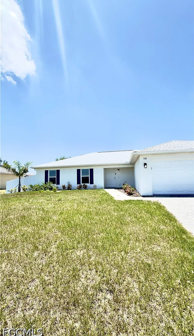3 bed, 2.0 bath, 1765 sqft, $2,400 — Photo 2