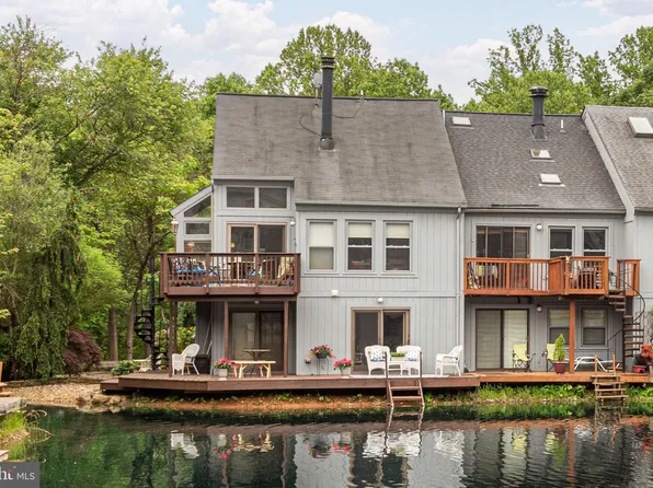 11150 Glade Dr, Reston, VA 20191