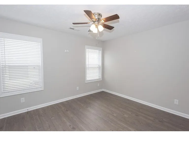 5339 Avery Woods Ln — Photo 14