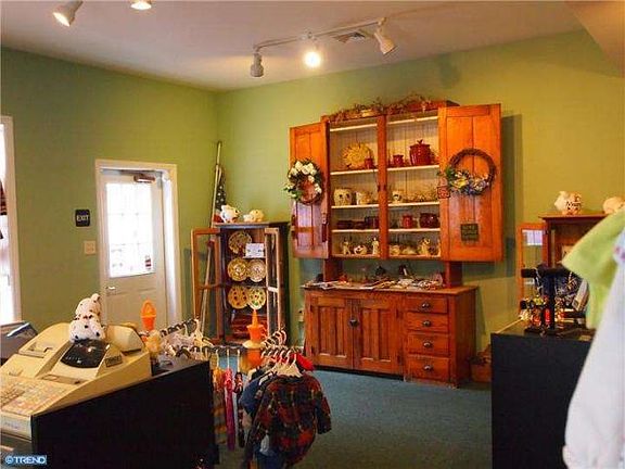 3rd image of 7 N Village Cir
