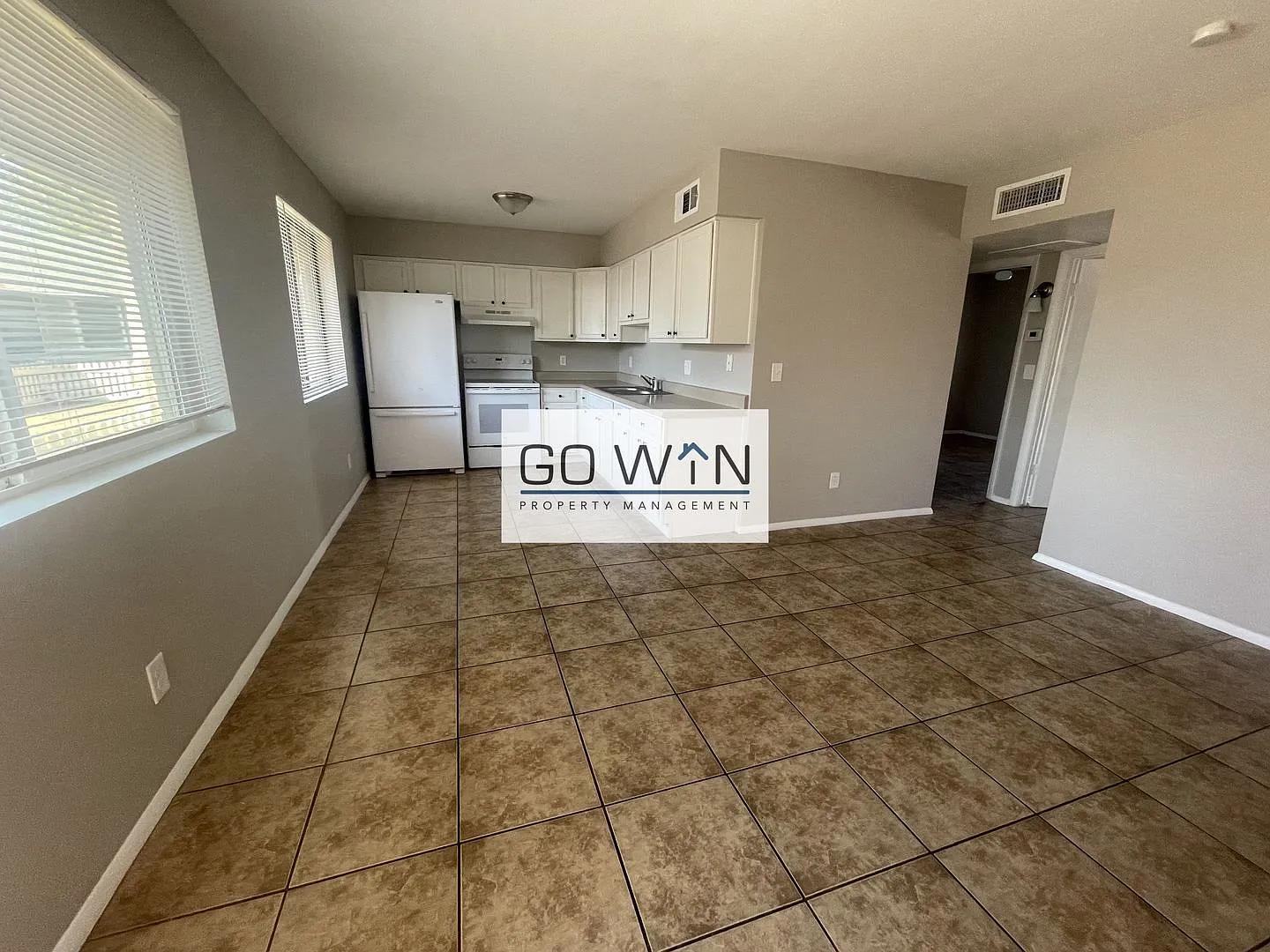 1050 N July Circle — Photo 2