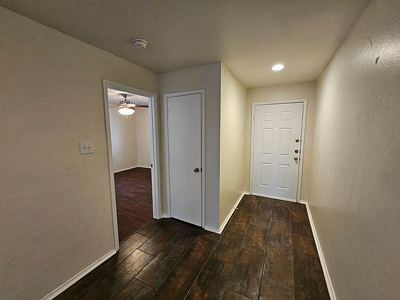 4th image of 1517 Queens Brook Ln