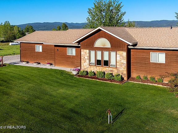 3rd image of 158 Holly Dr