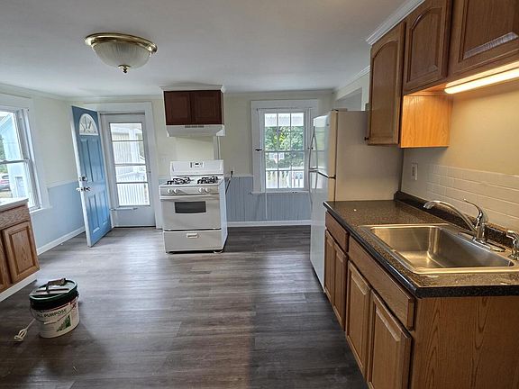 5th image of 138 Divinity St