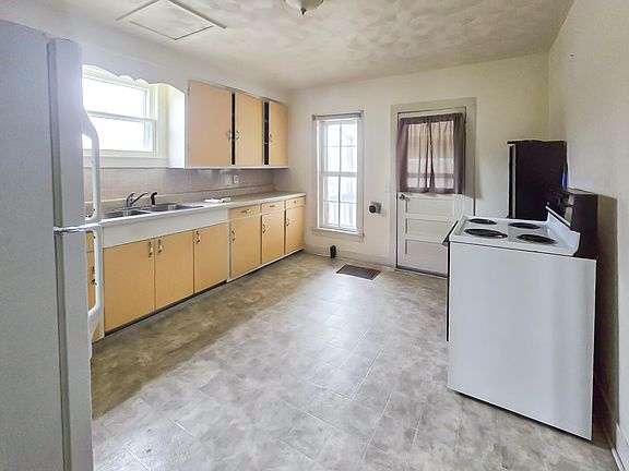 4th image of 310 Maple Street