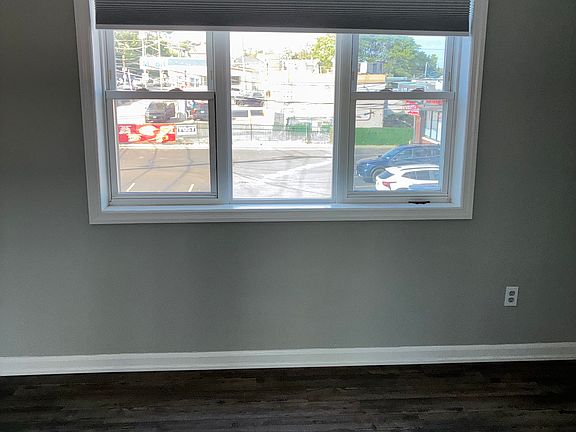 3rd image of 4022 Hylan Blvd #2B