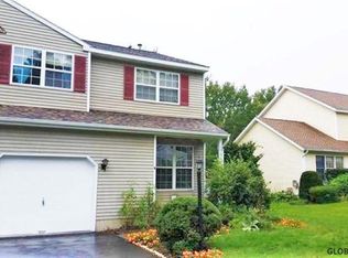 26 Ponderosa Dr, Halfmoon, NY 12065
