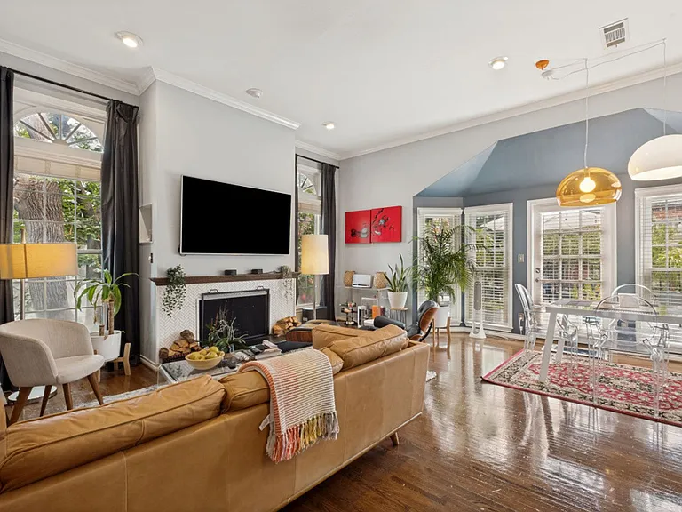 4419 Holland Ave #109 — Photo 2