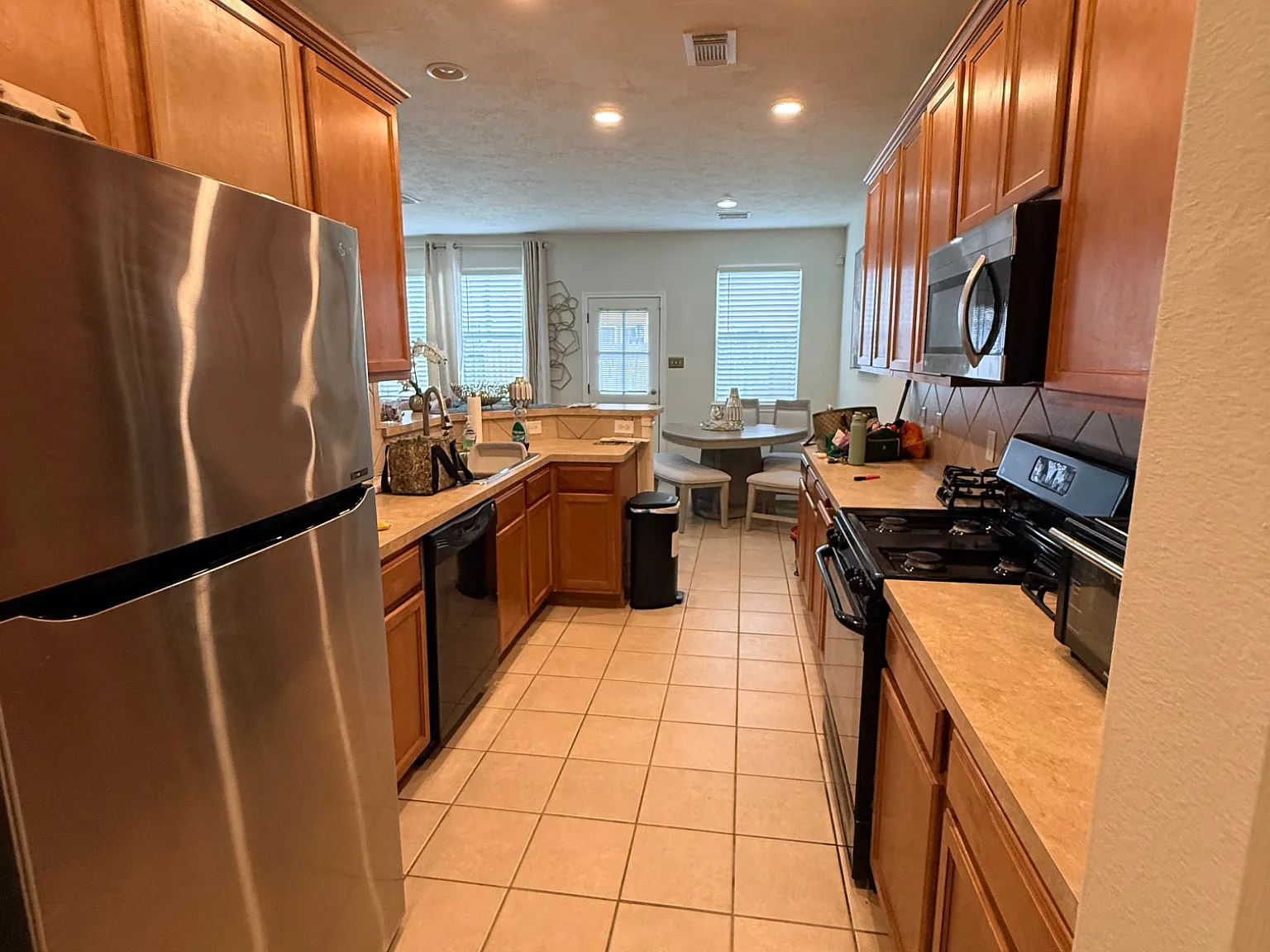 3 bed, 2.5 bath, 1700 sqft, $2,250 — Photo 3