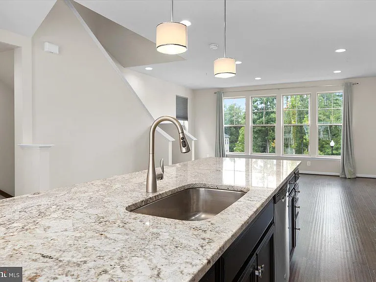 7210 Hartley Ln — Photo 6