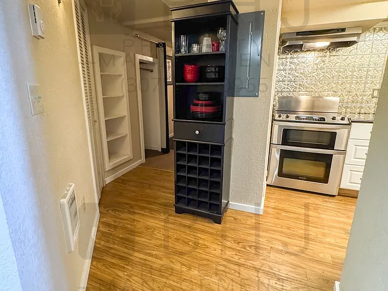 372 W Loucks St — Photo 10