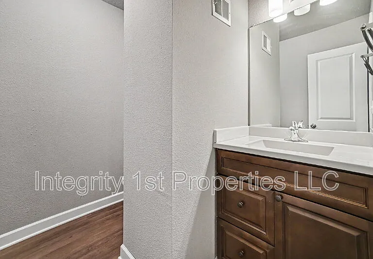 10510 Clubhouse Dr — Photo 4