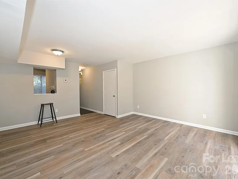 951 Hollywood St — Photo 33