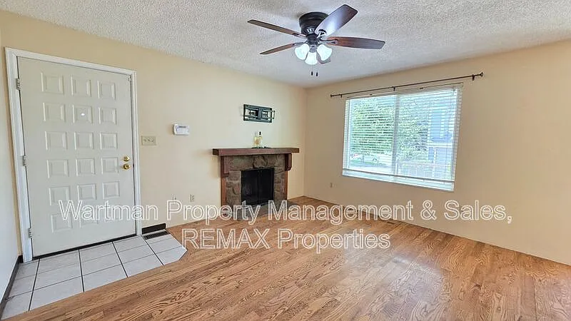 2 bed, 1.0 bath, 901 sqft, $1,700 — Photo 3