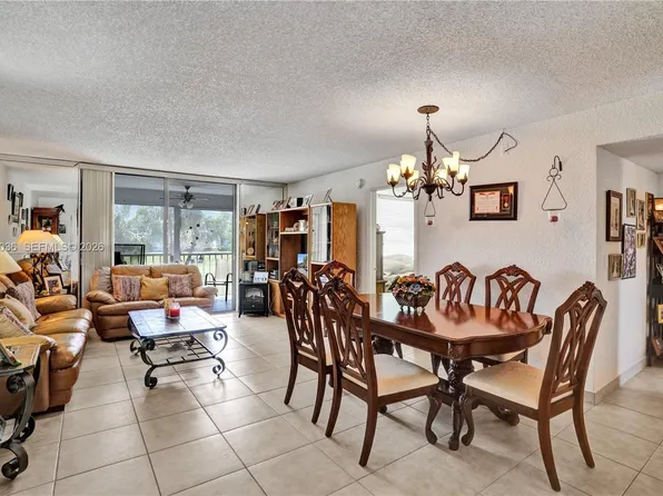 7400 NW 18th St APT 204, Margate, FL 33063