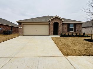 320 Wildrose Cir, Cleburne, TX 76033