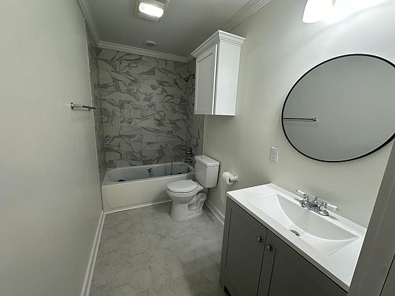 Front Bedroom Bath