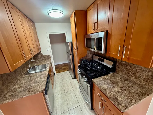 (undisclosed Address), Fresh Meadows, NY 11365