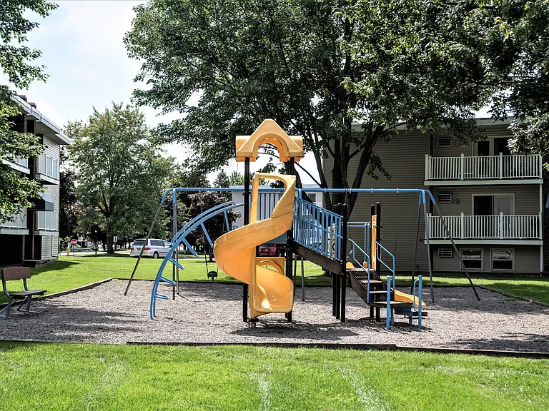 Harborside Manor — Photo 9